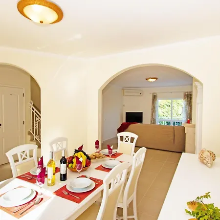 Townhouse Moreton 펜션 포티마오