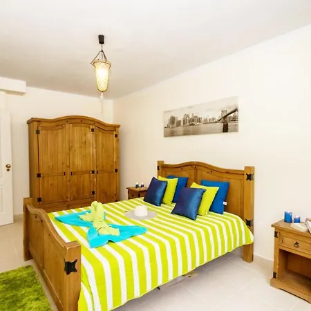 Townhouse Moreton *
