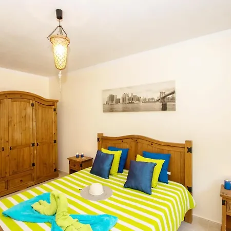 Townhouse Moreton 펜션 포티마오
